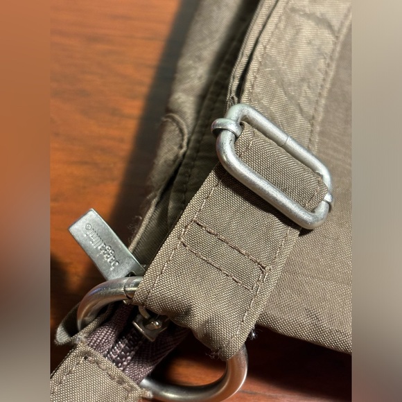 Baggallini olive crossbody bag w/adjustable strap - Picture 12 of 12